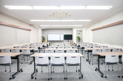 貸会議室ルームス　横浜関内店 【ROOMs横浜関内店】 5-B第2会議室 JR関内駅徒歩3分の室内の写真