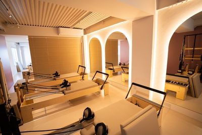 3台での利用 - BASE PILATES 自由が丘 オープン記念【4時間】マシンピラティス6台🌿法人用スタジオ🌿の室内の写真