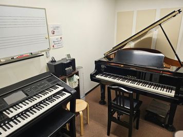 ヤマハミュージック直営教室！エレクトーン・ピアノが弾けるお部屋です！ - アルパークセンター