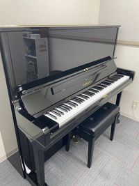 ミュージックアベニュー広島 ピアノ練習室302教室の室内の写真