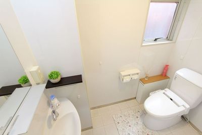 トイレも綺麗です✨ - 貸し会議室 HATTEN 東銀座 ✨【新富町1分】東銀座エリアの快適な個室ワークスペース✨の室内の写真