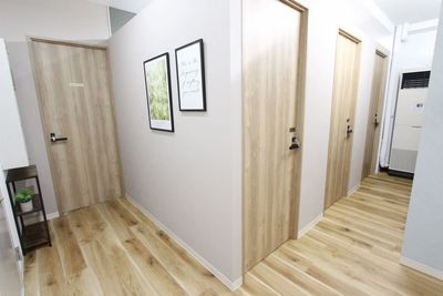 室内フルリフォームでとても綺麗です。 - 貸し会議室 HATTEN 東銀座 ✨【新富町1分】東銀座エリアの快適な個室ワークスペース✨の室内の写真