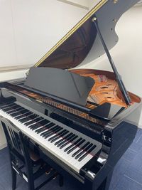グランドピアノC3 - ミュージックアベニュー広島 ピアノ・エレクトーン練習室305教室の設備の写真