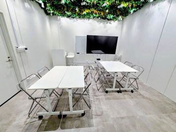 FEEEP 立川店 FEEEP 立川店｜会議室/イベントスペースA（24名席）の室内の写真