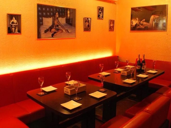 25名まで座れるソファー席 - Dining Bar M's Dining Bar M'sのコピーの室内の写真