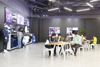 受付前の待機スペース - HADO ARENA お台場店 HADO AERNA お台場 グランドステージの設備の写真