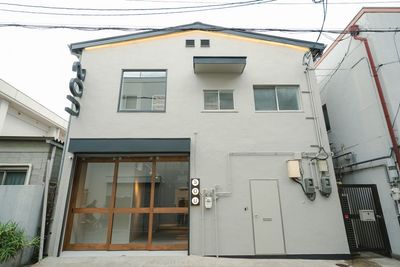 建物前は、荷物搬入時に一時駐車は可能です。 - SOU（ソウ） SOU（ソウ）【大阪/天六徒歩10分】の外観の写真