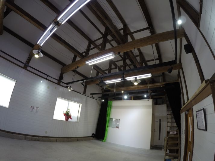 鯉が泳ぐ城下町の貸スタジオ　イベントや展示会、会議などOK！ - 日南スペース