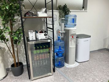 ウォーターサーバー有 - いいオフィス玉造 by BEL～Brick Enter Lab～ 【6名用】Wi-Fi・モニター完備の会議室｜玉造駅1分の設備の写真