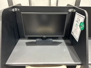 半個室タイプ - いいオフィス玉造 by BEL～Brick Enter Lab～ 【モニター席B】PC作業に最適な半個室スペース（1名）の室内の写真