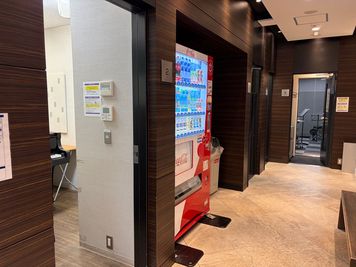 ユニスタイル所沢 グランドピアノ防音部屋 2番教室の室内の写真