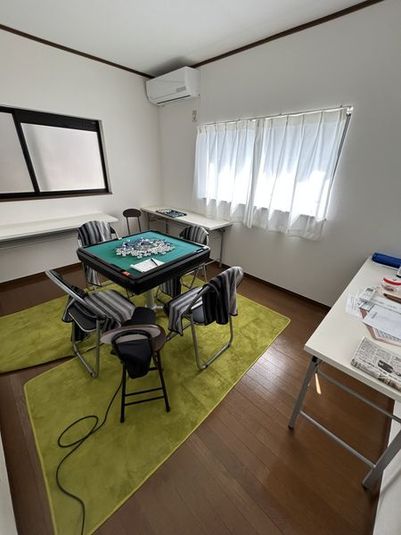 みんなの遊び場所｜全自動卓を囲む隠れ家6畳｜レンタルスペース - みんなの遊び部屋