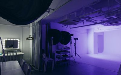 NANLITEのLEDライトやGODOXのストロボなど無料照明機材も充実 - A1 STUDIO／オクタボスタジオ 南青山 Rホリゾントスタジオの室内の写真