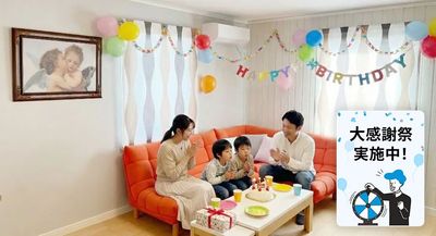 自然光が心地よい一番人気のCルーム。誕生会・女子会・推し活・デートに、ミニキッチンと100インチ映像も楽しめます。 - レンタルスペース「TYフェアリーリング」