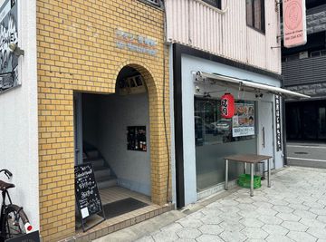 建物入口
階段を上がった先が当サロンです。 - レンタルサロン Palette（パレット）まっちゃまち店の外観の写真