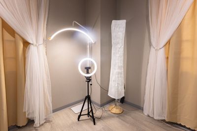 照明器具、三脚 - レンタルサロン Palette（パレット）まっちゃまち店の設備の写真