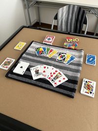 みんなの遊び部屋 藤井寺のレンタルスペース｜卓を囲んでボードゲーム4.5畳の室内の写真