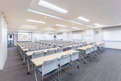 スクール形式 - 東京会議室 田町CC 30名以下限定ライトプラン！東京会議室田町カンファレンスセンターの室内の写真