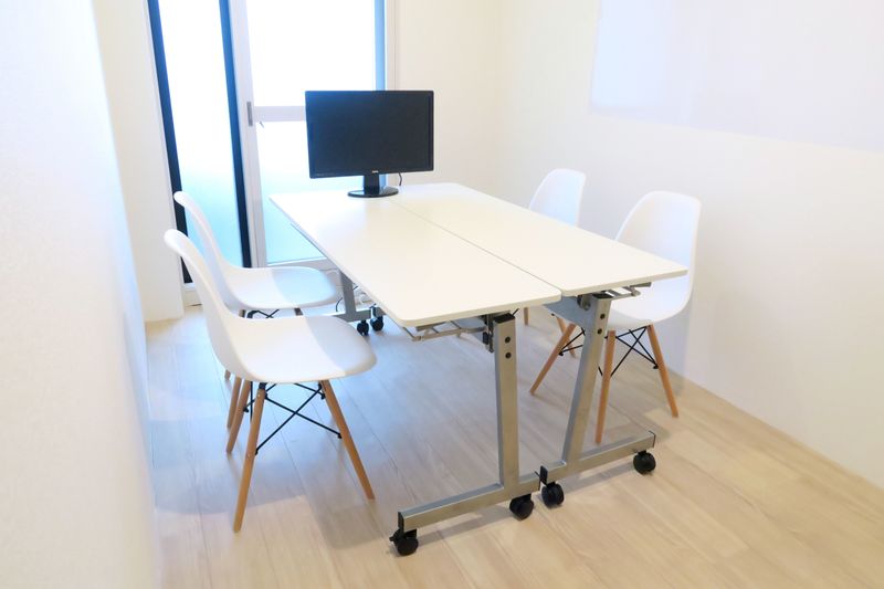 集中できる白い部屋 - LEUNI三宮