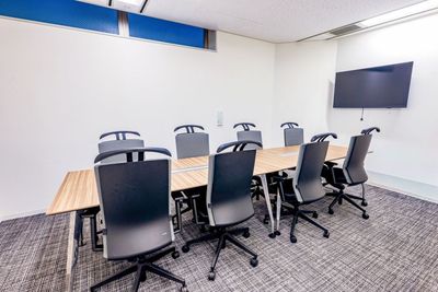 S207会議室：会場内（机固定） - リファレンス西新宿大京ビル貸会議室 S207の室内の写真