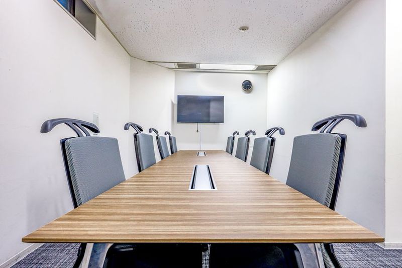 S207会議室：会場内（机固定） - リファレンス西新宿大京ビル貸会議室 S207の室内の写真
