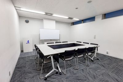 S206会議室：ロの字形式 - リファレンス西新宿大京ビル貸会議室 S206の室内の写真