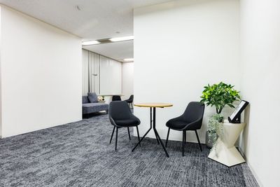 2階：共用部 - リファレンス西新宿大京ビル貸会議室 S204の室内の写真