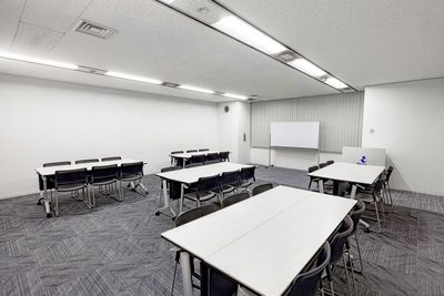 S204会議室：グループ形式 - リファレンス西新宿大京ビル貸会議室 S204の室内の写真