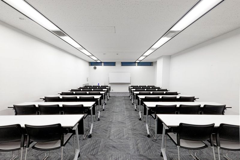 S205会議室：スクール形式 - リファレンス西新宿大京ビル貸会議室 S205の室内の写真