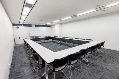 S205会議室：ロの字形式 - リファレンス西新宿大京ビル貸会議室 S205の室内の写真