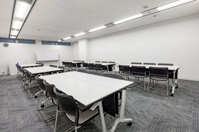 S205会議室：グループ形式 - リファレンス西新宿大京ビル貸会議室 S205の室内の写真