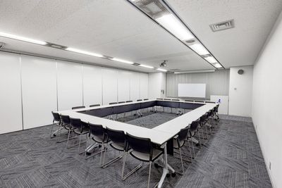 S203会議室：ロの字形式 - リファレンス西新宿大京ビル貸会議室 S203の室内の写真