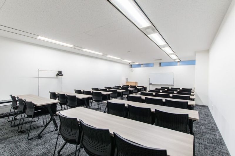 S505会議室：スクール形式 - リファレンス西新宿大京ビル貸会議室 S505の室内の写真