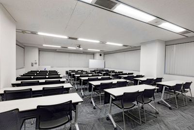 西新宿駅徒歩3分｜研修やセミナーに人気｜唯一隣接する部屋がない会場 - リファレンス西新宿大京ビル貸会議室
