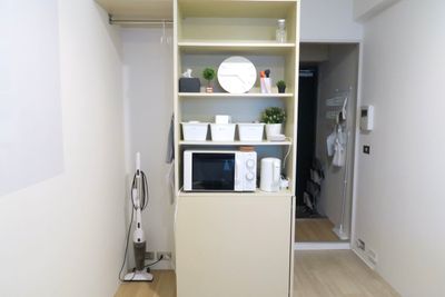 LEUNI三宮 集中できる白い部屋の設備の写真
