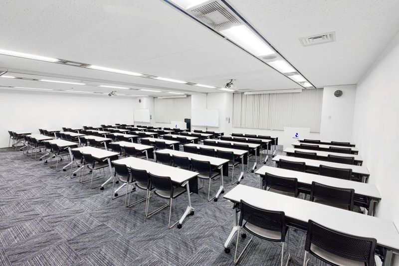 S202+S203会議室：スクール形式 - リファレンス西新宿大京ビル貸会議室 S202-203の室内の写真