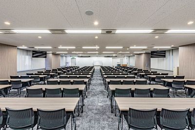西新宿駅徒歩3分｜スクール形式168名収容｜大規模セミナーや講演会、懇親会に - リファレンス西新宿大京ビル貸会議室