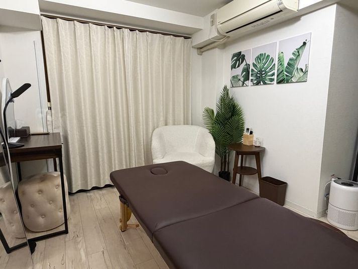 清潔感溢れるホワイトベースな北欧風完全個室レンタルサロン - Rental Salon Pronoun 学芸大学店