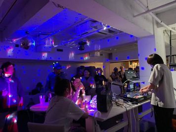 「その夜、フロアはあなたのもの。音と光で魅せる貸切ステージ」 - excAve(エクスケイヴ)