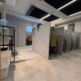 BE-CON六甲本店 【当日予約可】梅田 三宮間で駅1分。WEB会議・zoomスペースの室内の写真