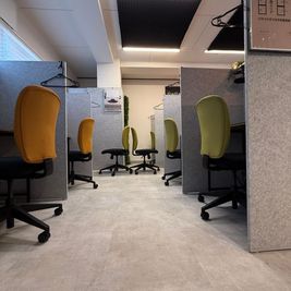 BE-CON六甲本店 【当日予約可】梅田 三宮間で駅1分。WEB会議・zoomスペースの室内の写真