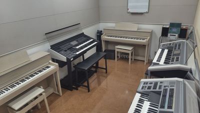ヤマハミュージック直営教室!エレクトーン最新機種ELS-03XRで練習ができるお部屋です♪ - ミュージックアベニュー倉敷