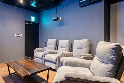 座り心地抜群のソファ席✨ - Aivicスペース池袋トキワB202号店の室内の写真