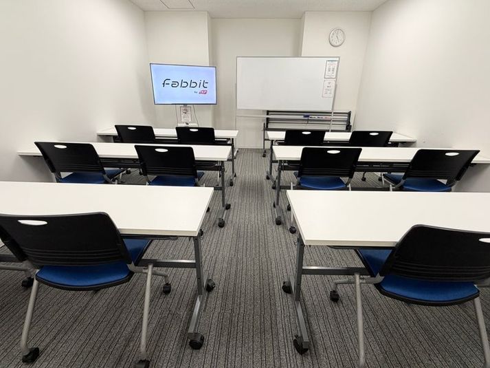 fabbit大阪本町 セミナールーム(12名）の室内の写真