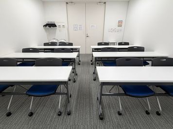fabbit大阪本町 セミナールーム(12名）の室内の写真