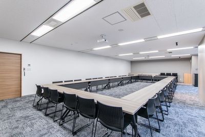 S506会議室：ロの字形式 - リファレンス西新宿大京ビル貸会議室 S506の室内の写真
