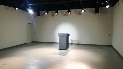 講演会モード - スタジオ・小劇場「シアターウィング」 四ッ谷のホール型イベントスペース・小劇場の室内の写真