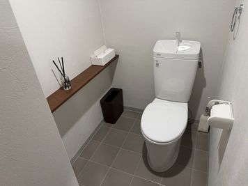 清潔なトイレ - レンタルサロンルーム「S-Silk」の設備の写真