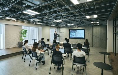 福井駅2分|貸切OK|90インチ+66インチ2台の大画面&音響完備。セミナー・交流会・説明会に最適な60名対応会場 - 越乃バレーbyBBR