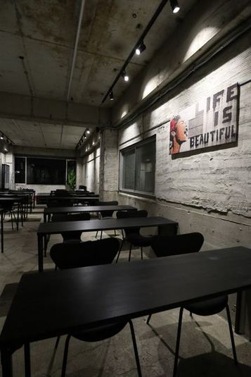 KANDA BASE|神田駅3分・80インチ・24時間貸切 - BUSINESS SYNDICATE KANDA BASE